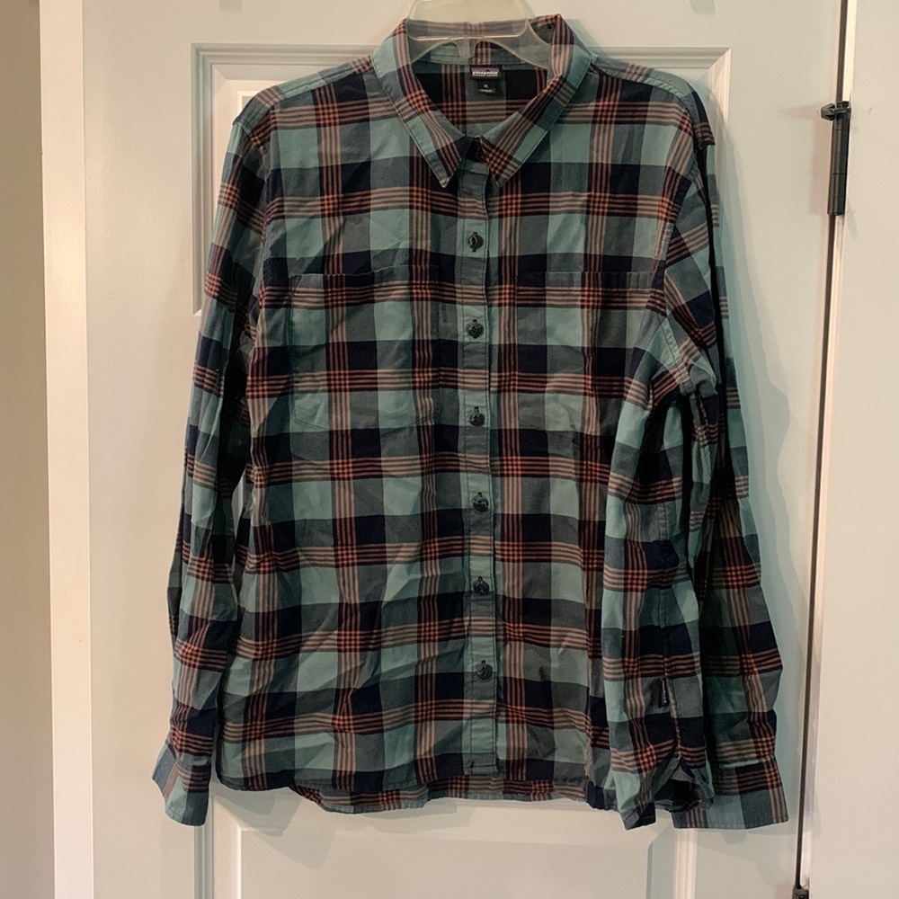 Patagonia Button Up Plaid Long Sleeve Shirt- XL. Women’s